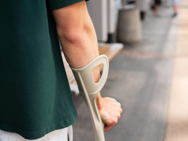 como andar con muletas